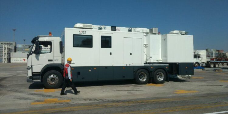 Customs Command takes delivery of cargo scanning machine