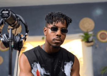 Singer Ladipoe Gets An Outstanding Award