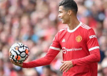 Ronaldo’s brace takes Man Utd top of table