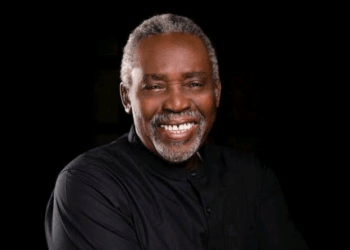 Nollywood Veteran Actor Olu Jacobs Gets An Award.