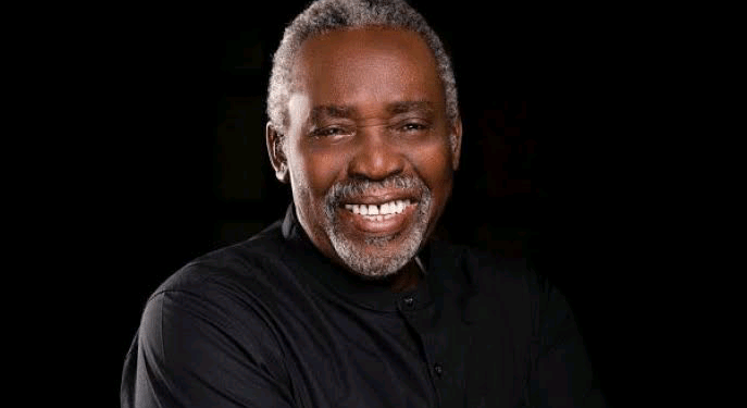Nollywood Veteran Actor Olu Jacobs Gets An Award.