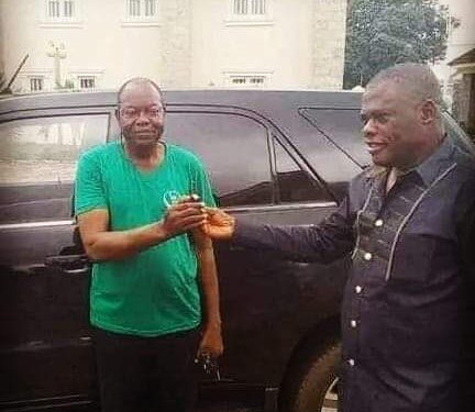 Innoson Gives Out Brand New IVM G5, Salary For Life To The Man Who Prophesied About His Vehicle Manufacturing In 1979