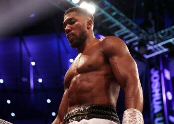 ANTHONY JOSHUA SUFFERS DEFEAT