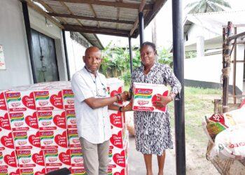 Flood: FG donates relief materials to IDPs in Rivers