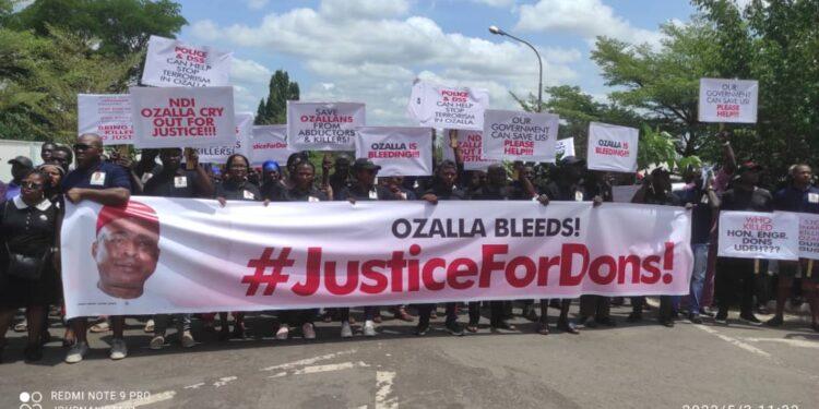 Enugu community protest murder of Udeh, APGA guber aspirant…..calls for probe