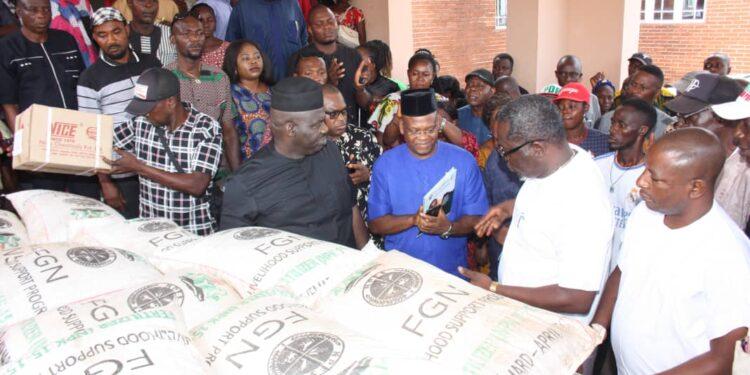 Gov. Ugwuanyi flags-off training  on soil testing, distributes fertilizers, Maize