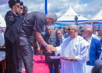 SEN AKPABIO URGE POLITICIANS TO HING POLITICAL ASPIRATION ON VISION