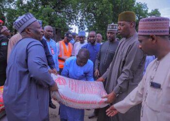 Fuel Subsidy: Zulum shares food to 2,000 households in Mafoni