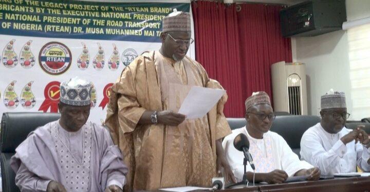 Transport association, coy support FG’s CNG initiative through home-made engine oil