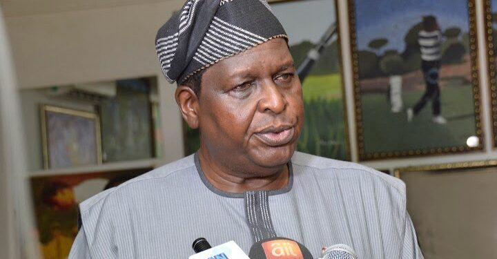 Runsewe expresses gratitude to R & A for donations of golf equipment to NGF