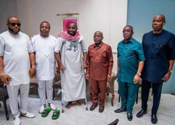 GOV. OTTI REWARDS MILITARY OFFICER WHO SERVED MERITORIOUSLY DURING ABIA DARK YEARS, OFFERS HIM OVERSEAS MEDICAL TREATMENT