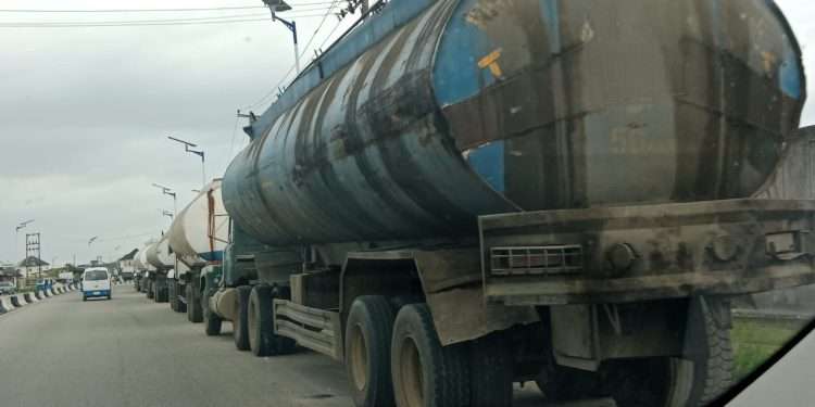 Fumes and Fear: NPA Road Residents, Business Owners in Warri Raise Alarm Over Suspected Illegal Oil Bunkering